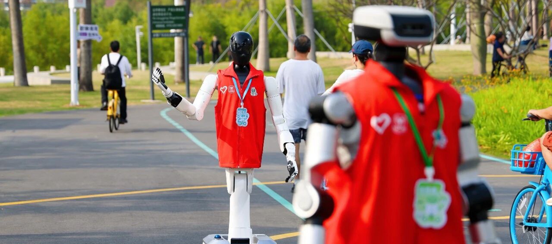Qianhai Stone Park welcomes robot volunteers