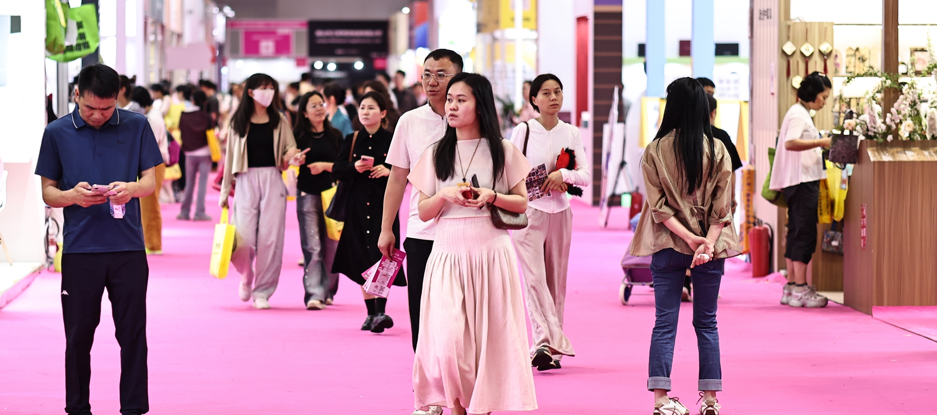 4,500 exhibitors converge in Bao'an for gifts fair
