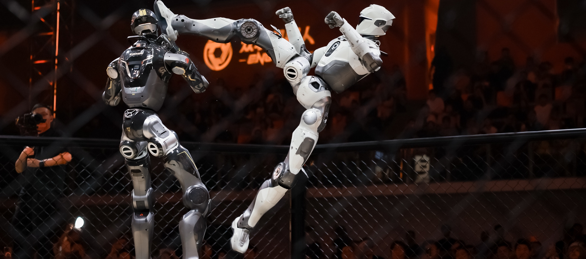World's first humanoid robot free combat league opens in Shenzhen