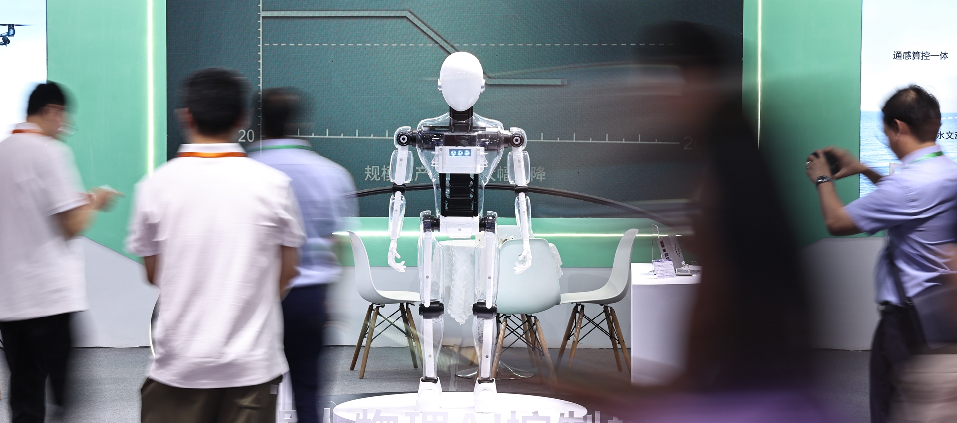 AI expo, IoT fair and robotics showcase open in Bao'an